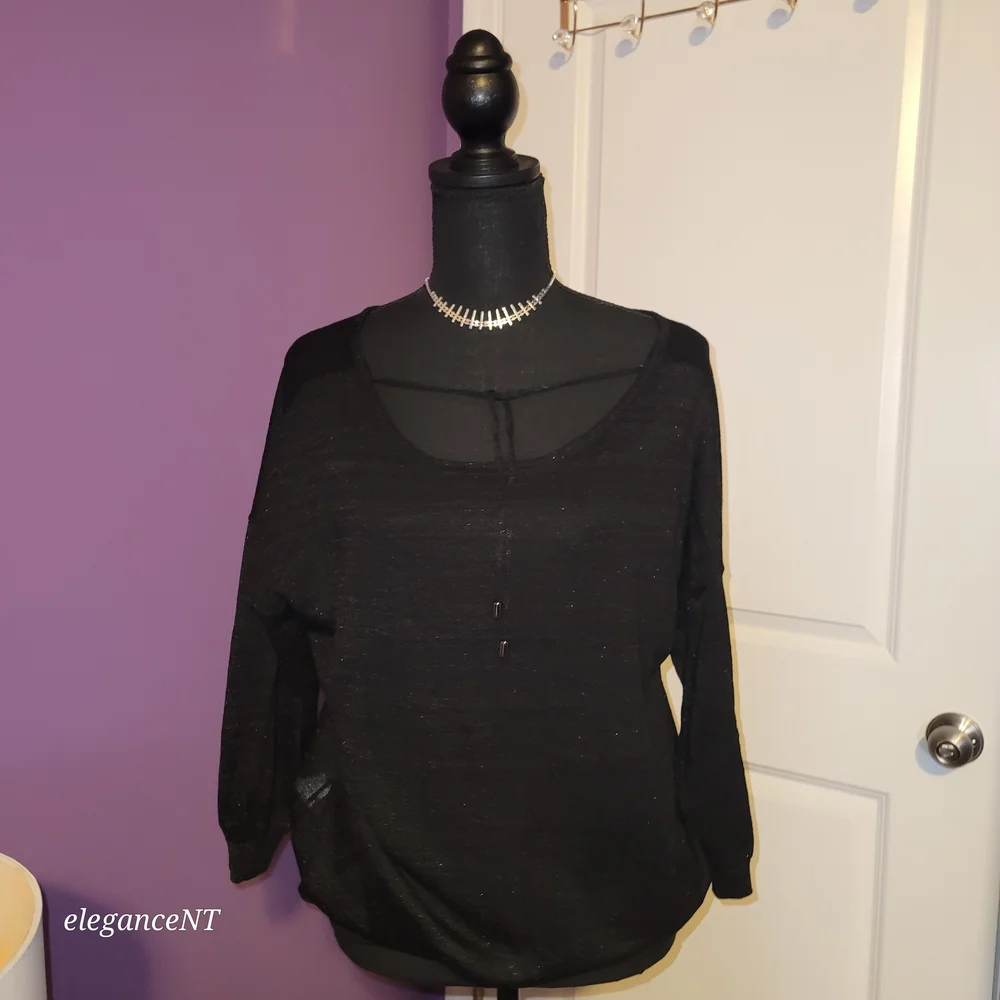 Elegant Black Top with Tie Detail Sz: L